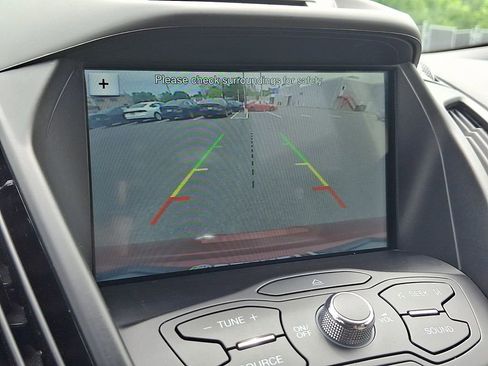 Used 2016 Ford Escape SE w/ Equipment Group 201A AWD/4WD image 17