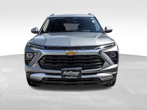 Used 2025 Chevrolet TrailBlazer LT w/ Driver Confidence Package AWD/4WD image 2