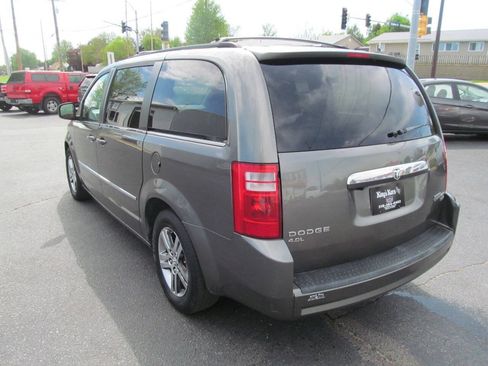 Used 2010 Dodge Grand Caravan SXT FWD image 3
