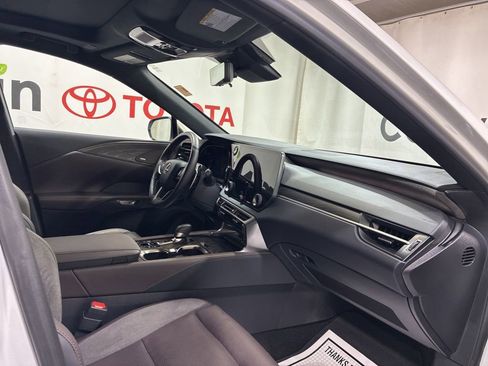 Used 2025 Lexus RX 450h AWD w/ Convenience Package image 11