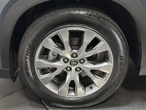 Used 2025 Toyota Grand Highlander AWD image 18