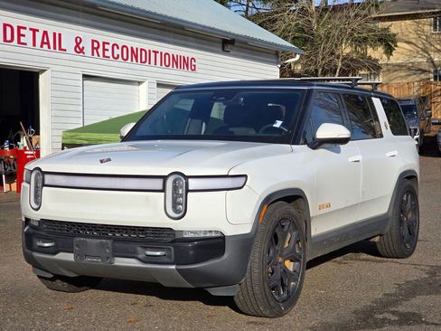 Used 2024 Rivian R1S Adventure image 7