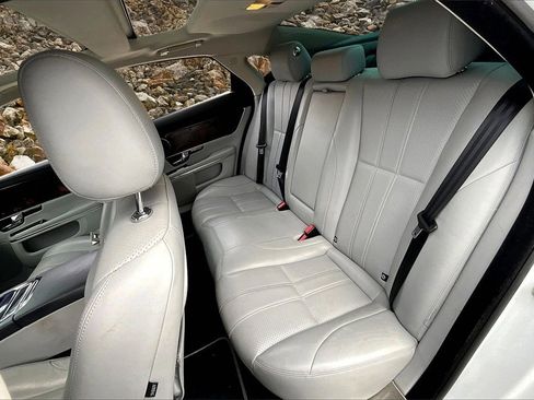 Used 2012 Jaguar XJ image 24