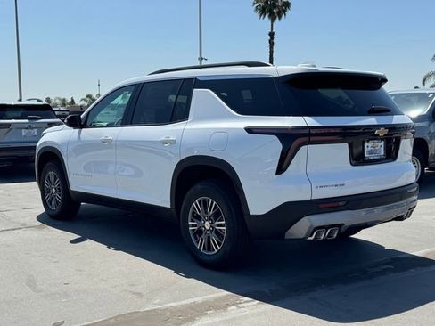 New 2026 Chevrolet Traverse LT FWD image 3