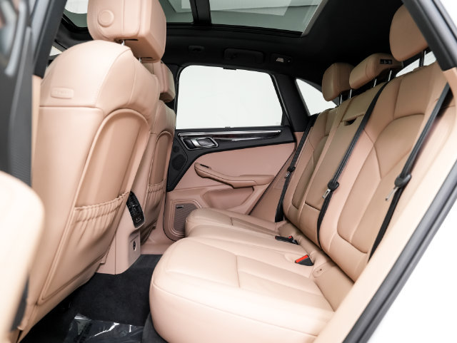 Certified 2026 Porsche Macan AWD/4WD image 26