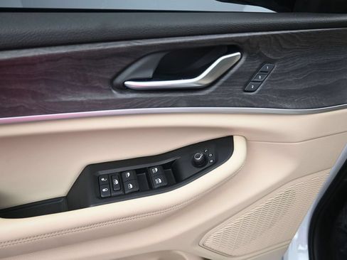 Used 2023 Jeep Grand Cherokee L Limited RWD image 11