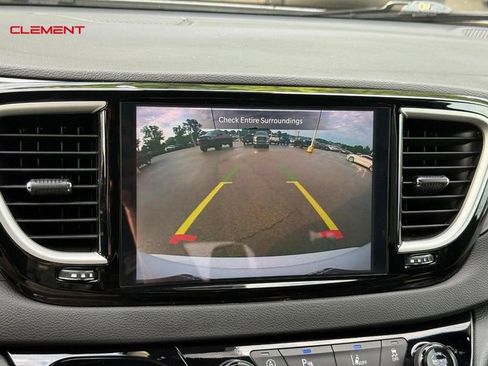 Used 2025 Chrysler Pacifica Select FWD image 29