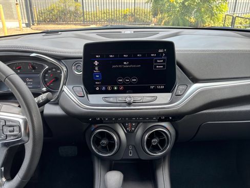 Used 2025 Chevrolet Blazer LT FWD image 16