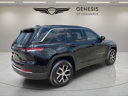 Used 2024 Jeep Grand Cherokee Limited w/ Luxury Tech Group II AWD/4WD image 4