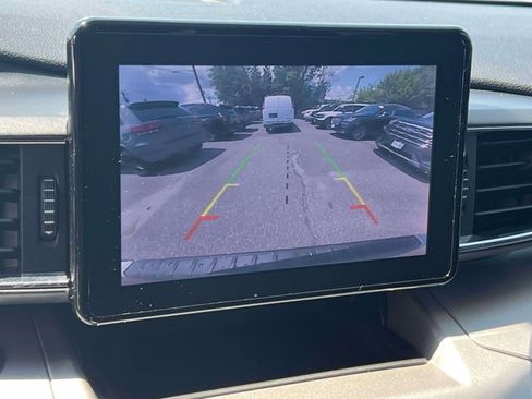 Used 2021 Ford Explorer XLT w/ Equipment Group 202A AWD/4WD image 38