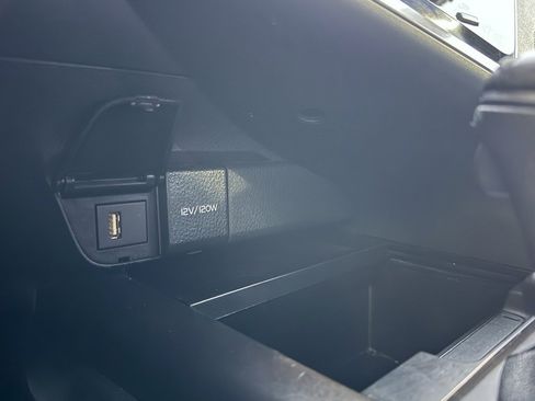 Used 2024 Toyota Camry SE image 18