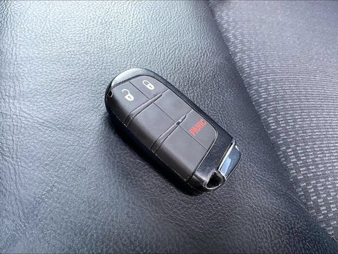 Used 2025 Jeep Compass Trailhawk AWD/4WD image 28