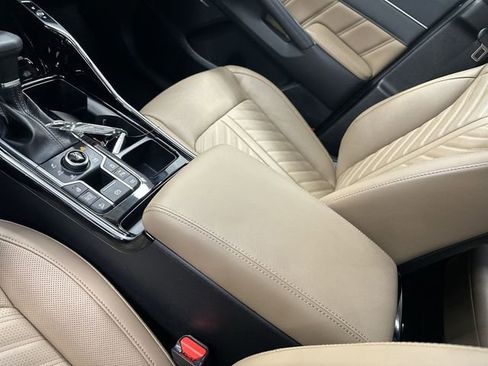 Certified 2025 Kia Sorento SX Prestige w/ Olive Brown Leather Package image 24