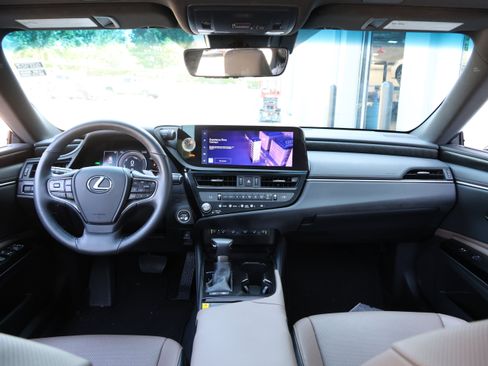 Used 2024 Lexus ES 300h w/ Premium Package FWD image 16