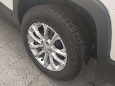 Used 2021 Jeep Cherokee Latitude AWD/4WD image 31