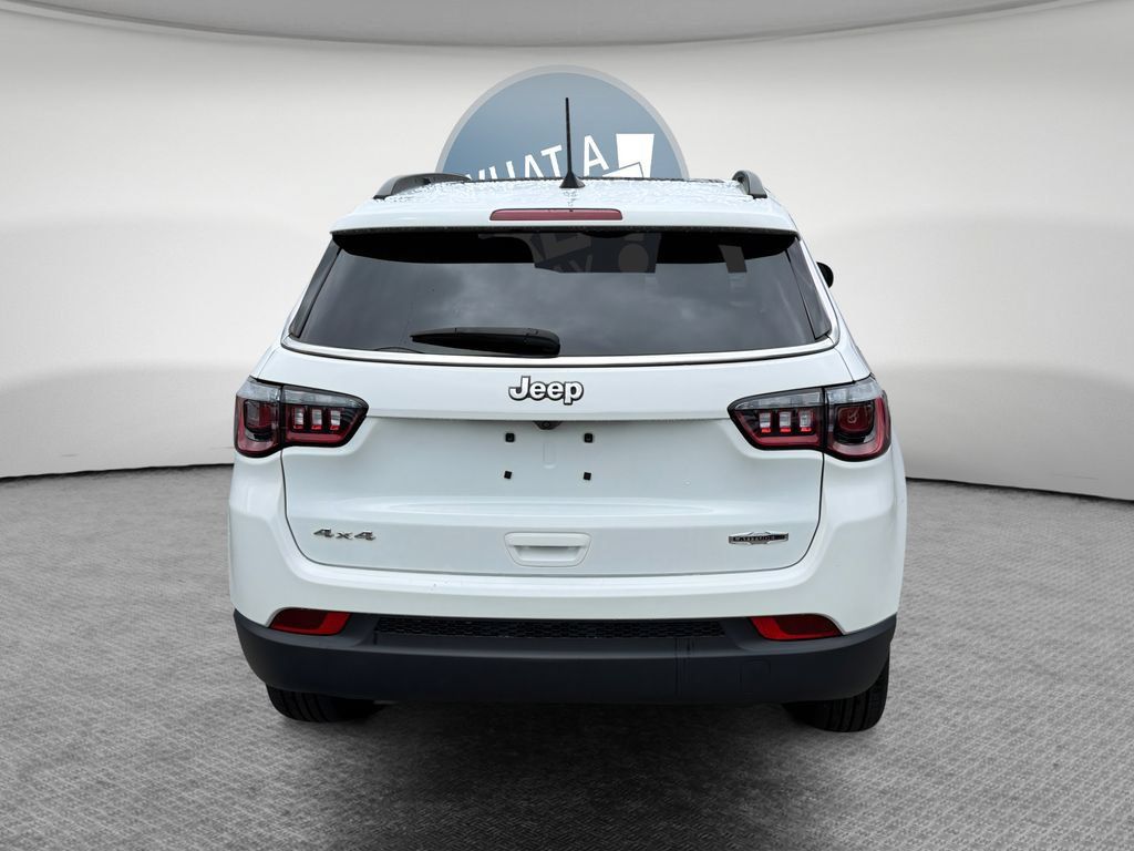 Used 2023 Jeep Compass Latitude w/ Sun and Sound Group AWD/4WD image 5