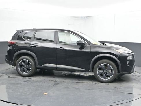 Used 2025 Nissan Rogue SV FWD image 12