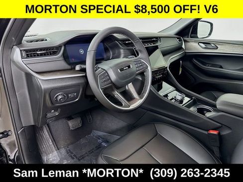 New 2025 Jeep Grand Cherokee Limited w/ Black Appearance Package AWD/4WD image 9