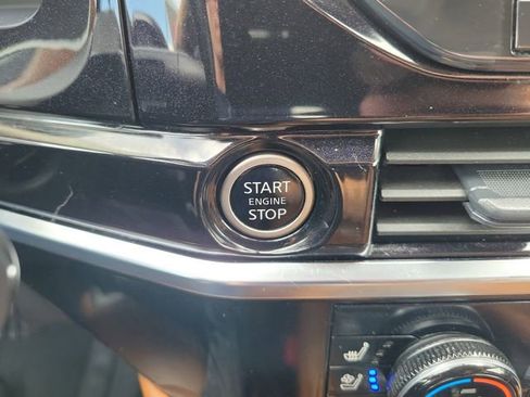 Used 2024 Nissan Pathfinder Platinum image 30