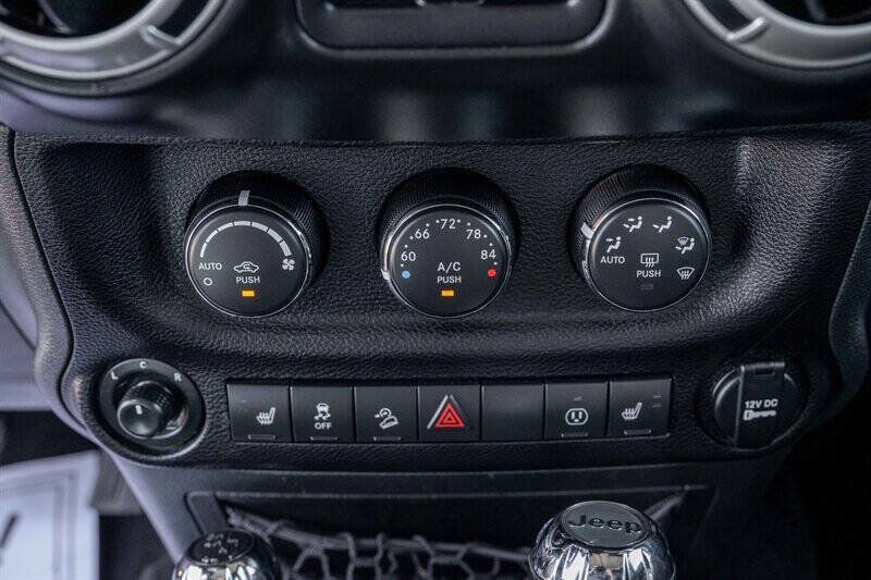 Used 2017 Jeep Wrangler Unlimited Sahara w/ Connectivity Group AWD/4WD image 14