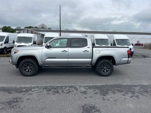 Used 2023 Toyota Tacoma SR5 w/ Technology Package AWD/4WD image 2