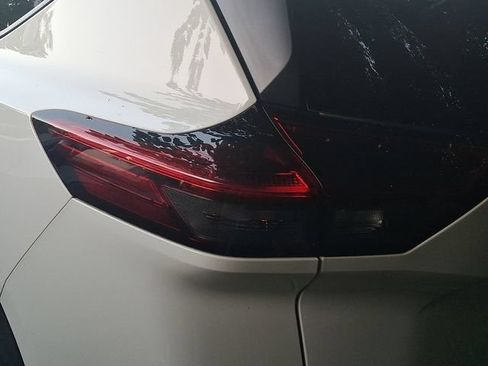 Used 2023 Nissan Rogue S AWD/4WD image 7