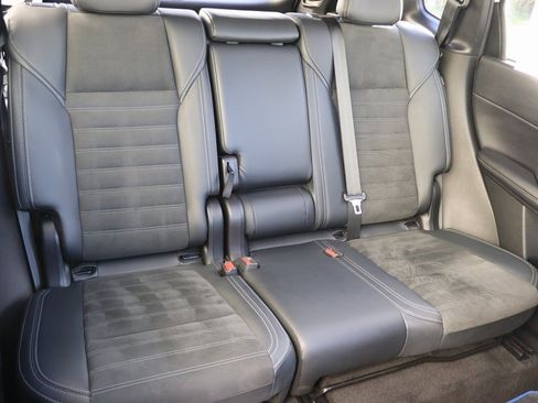 Used 2024 Mitsubishi Outlander 4WD Plug-In Hybrid image 14