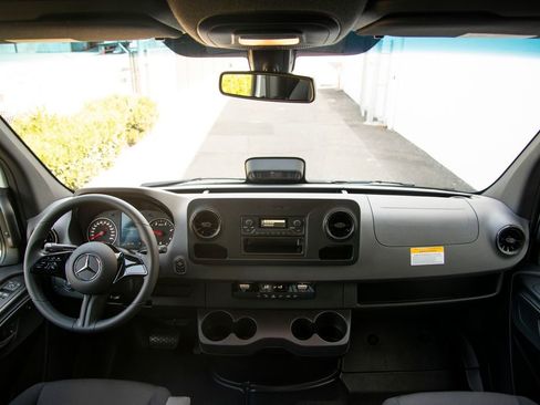 Used 2025 Mercedes-Benz Sprinter 144 Cargo image 17