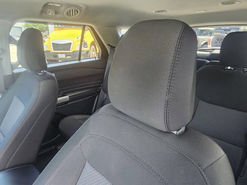Used 2023 Ford Explorer XLT RWD image 31