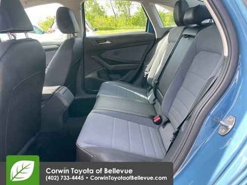 Used 2025 Volkswagen Jetta SE FWD image 25