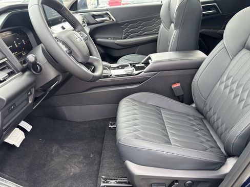 New 2025 Mitsubishi Outlander SEL image 16