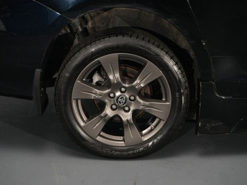Used 2020 Toyota Sienna SE FWD image 28