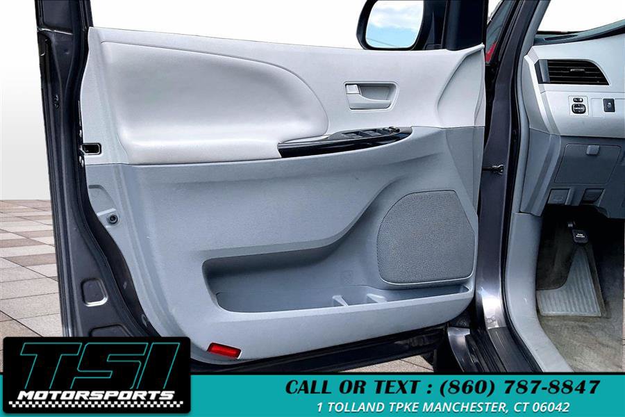 Used 2013 Toyota Sienna L FWD image 22