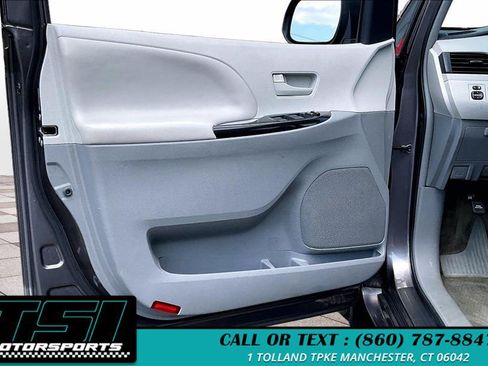 Used 2013 Toyota Sienna L FWD image 22
