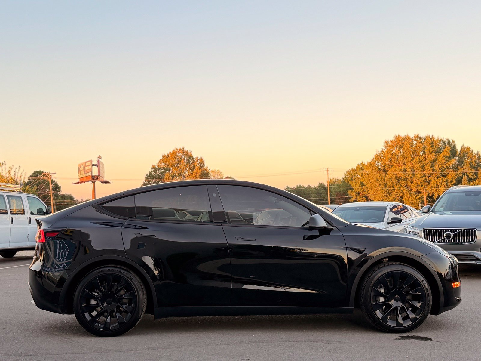 Used 2024 Tesla Model Y Long Range AWD/4WD image 6