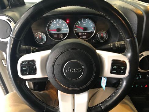 Used 2014 Jeep Wrangler Unlimited Sahara image 20