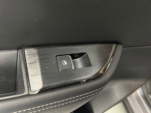 Used 2025 Nissan Rogue SL FWD image 16