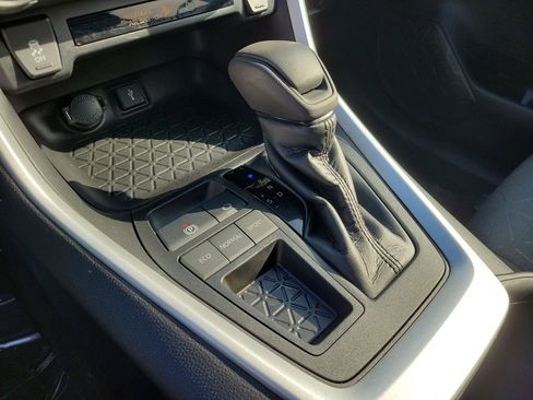 Used 2022 Toyota RAV4 XLE w/ Convenience Package image 25