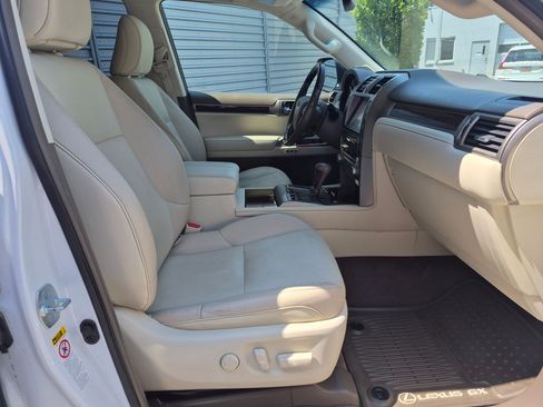 Used 2019 Lexus GX 460 Premium w/ Premium Package AWD/4WD image 31
