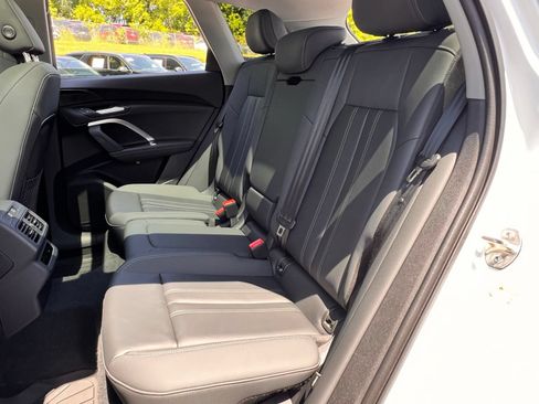 Used 2025 Audi Q5 Premium w/ Convenience Package AWD/4WD image 32