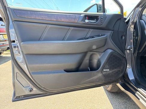Used 2019 Subaru Outback 2.5i Limited AWD/4WD image 16