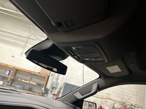 Used 2025 GMC Sierra 1500 SLT image 18