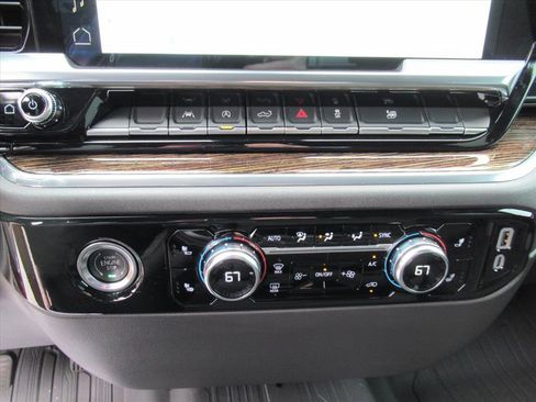 Used 2024 GMC Sierra 1500 Elevation w/ LPO, Elevation Black Package image 22