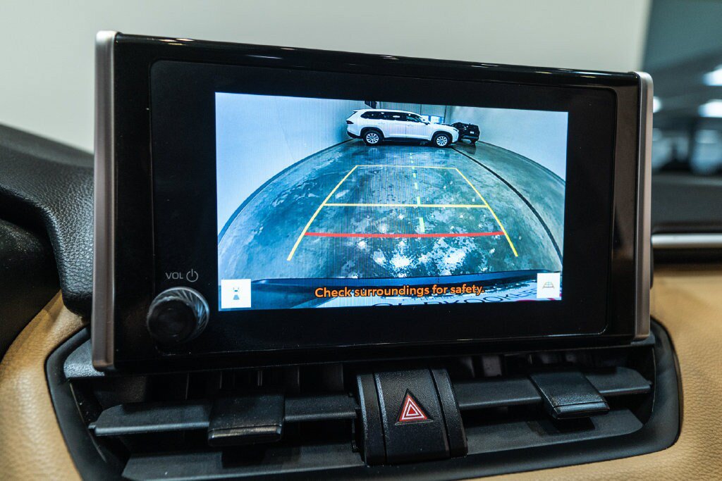 Used 2025 Toyota RAV4 XLE AWD/4WD image 29