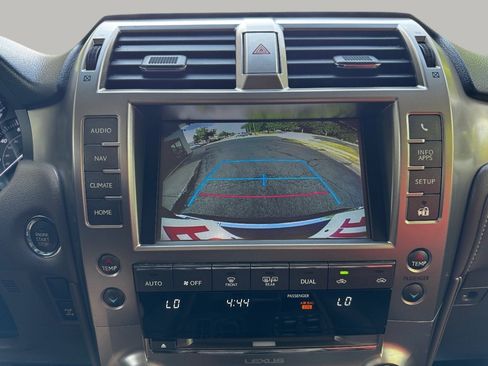 Used 2017 Lexus GX 460 image 26