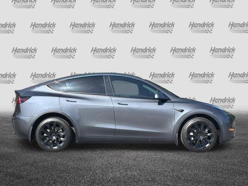 Used 2022 Tesla Model Y Long Range AWD/4WD image 3