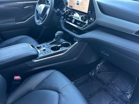 Certified 2026 Toyota Highlander Platinum image 22
