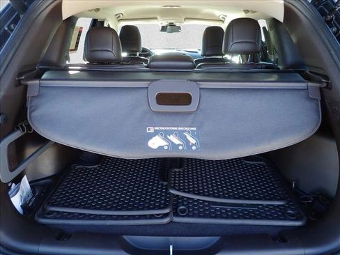 Used 2017 Jeep Cherokee Trailhawk image 8