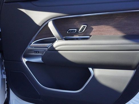 Used 2025 Land Rover Range Rover SE image 24