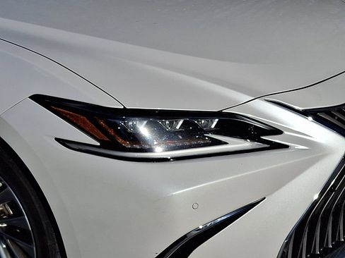 Used 2019 Lexus ES 350 Ultra Luxury image 9
